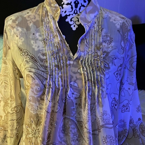 Woman’s sheer tunic shirt - Picture 2 of 8